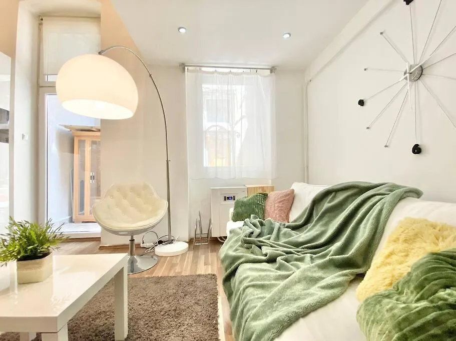 Stay Cool! Apartment With Sauna And Private Garden Budapeşte